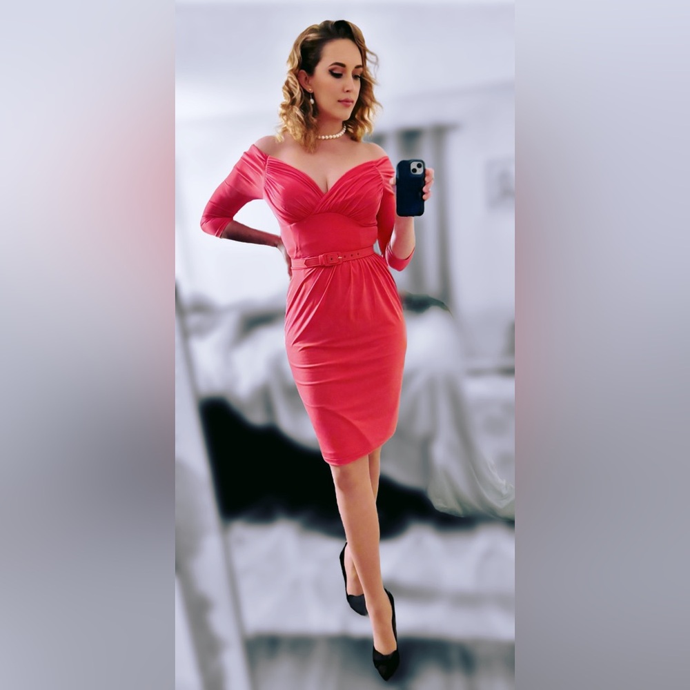 🦄 Vixen by Micheline Pitt- Peach Starlet Wiggle Dress w/ belt (M & EUC)